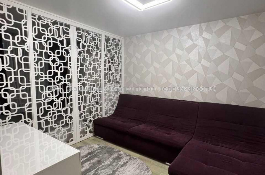 Продам квартиру, Владислава Зубенко ул. , 2  ком., 44 м², капитальный ремонт 