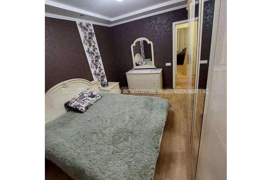 Продам квартиру, Героев Труда ул. , 2  ком., 60 м², капитальный ремонт 