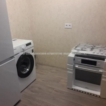 Продам квартиру, Героев Харькова просп. , 1  ком., 34 м², капитальный ремонт 