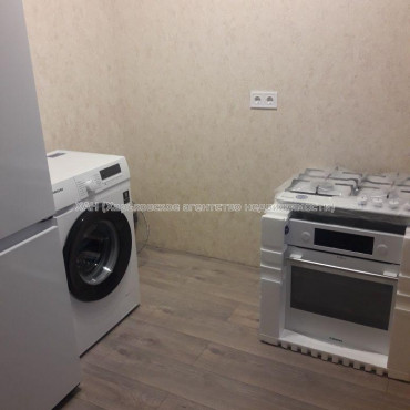 Продам квартиру, Героев Харькова просп. , 1  ком., 34 м², капитальный ремонт 