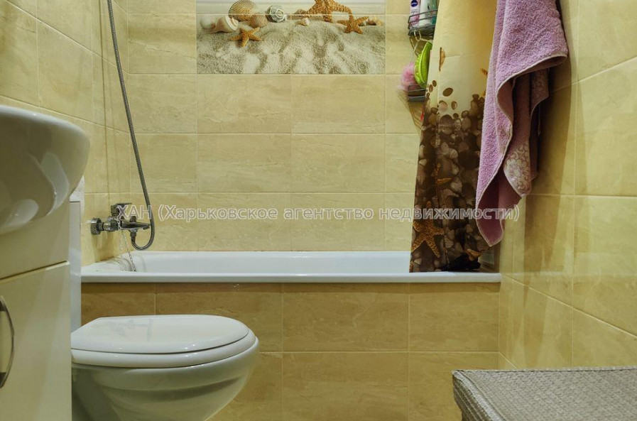 Продам квартиру, Валентиновская ул. , 1 кім., 40 м², капитальный ремонт 