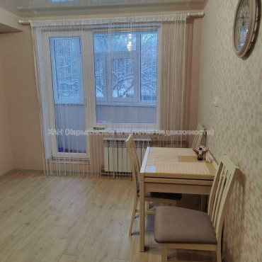 Продам квартиру, Валентиновская ул. , 1 кім., 40 м², капитальный ремонт 