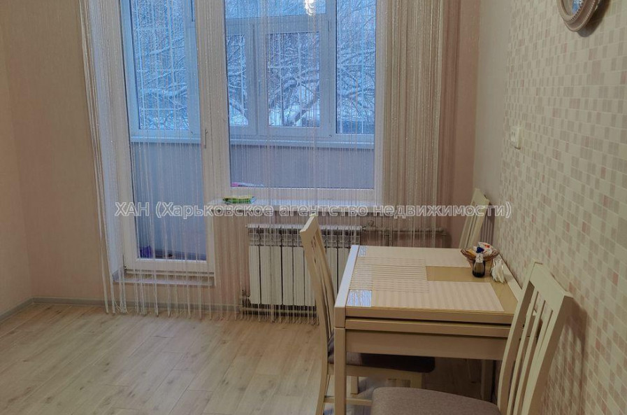 Продам квартиру, Валентиновская ул. , 1 кім., 40 м², капитальный ремонт 