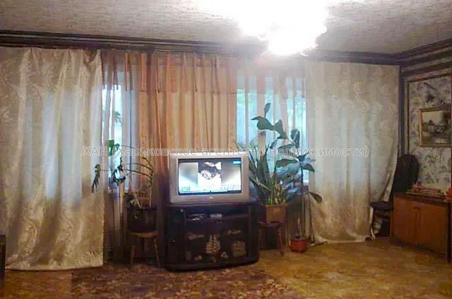 Продам квартиру, Шекспира ул. , 5 кім., 104.80 м², без ремонта 