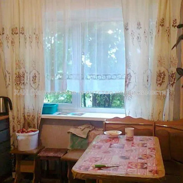 Продам квартиру, Шекспира ул. , 5 кім., 104.80 м², без ремонта 