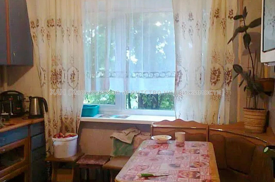 Продам квартиру, Шекспира ул. , 5 кім., 104.80 м², без ремонта 