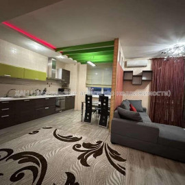 Продам квартиру, Мирослава Мисли ул. , 1  ком., 52 м², капитальный ремонт
