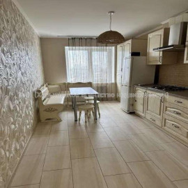 Продам квартиру, Ахсарова Энвера ул. , 3 кім., 81 м², капитальный ремонт