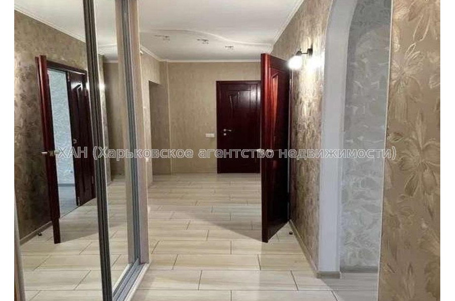 Продам квартиру, Ахсарова Энвера ул. , 3  ком., 81 м², капитальный ремонт 