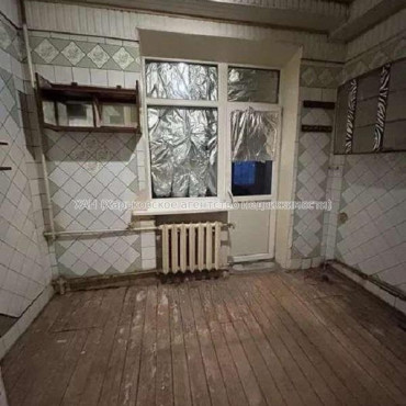 Продам квартиру, Кузнечная ул. , 3 кім., 75 м², советский ремонт 