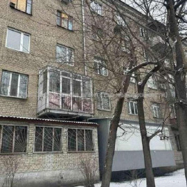 Продам квартиру, Кузнечная ул. , 3 кім., 75 м², советский ремонт