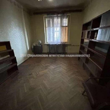 Продам квартиру, Кузнечная ул. , 3 кім., 75 м², советский ремонт 