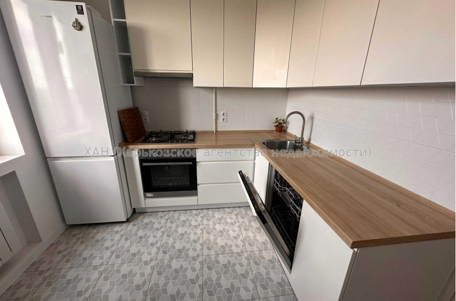 Продам квартиру, Тракторостроителей просп. , 2 кім., 52 м², евроремонт 