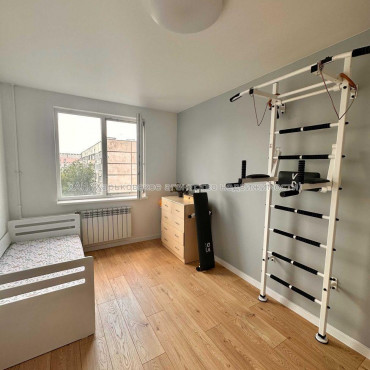 Продам квартиру, Тракторостроителей просп. , 2 кім., 52 м², евроремонт 