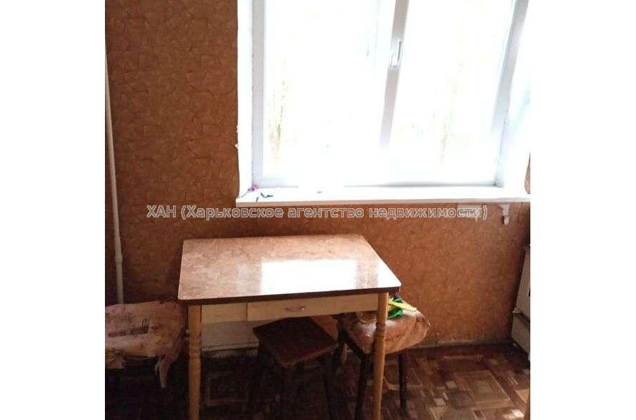 Продам квартиру, Метростроителей ул. , 1  ком., 32 м², советский ремонт 