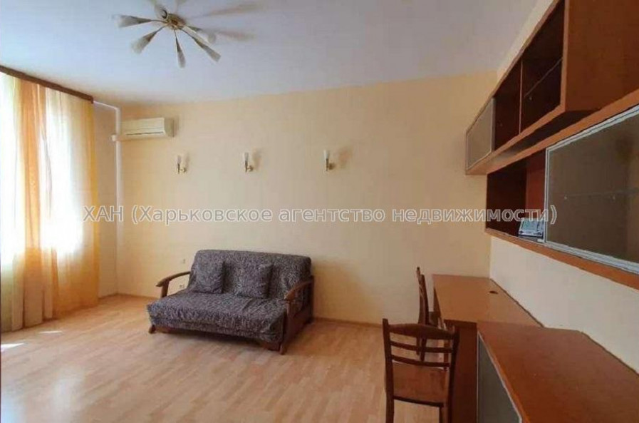 Продам квартиру, Гимназическая наб. , 3 кім., 76 м², капитальный ремонт 