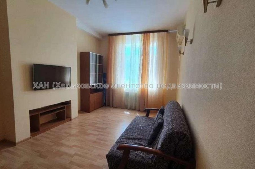 Продам квартиру, Гимназическая наб. , 3 кім., 76 м², капитальный ремонт 