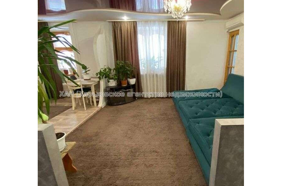 Продам квартиру, Славянская ул. , 2  ком., 54 м², капитальный ремонт 