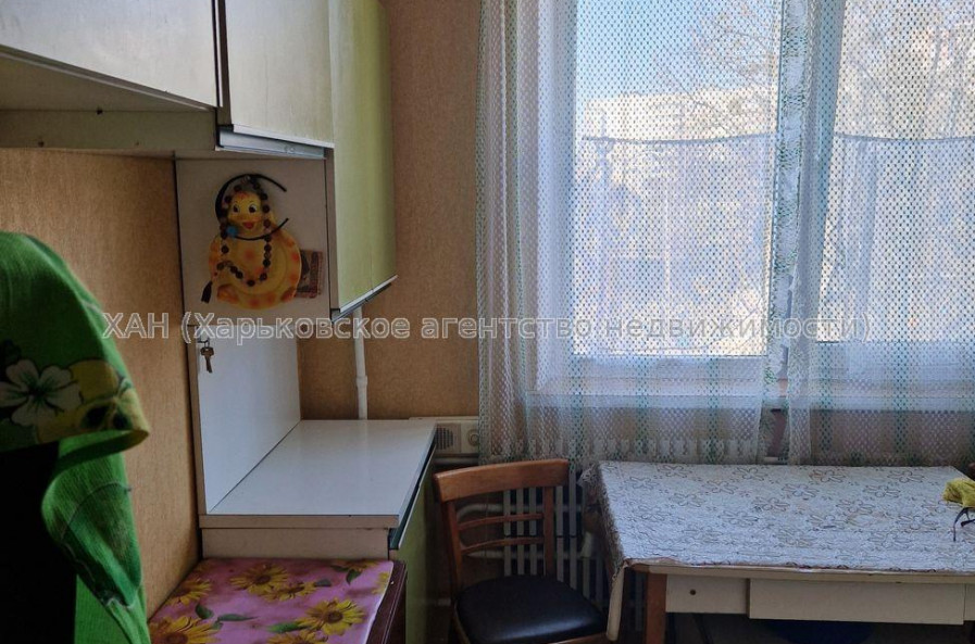 Продам квартиру, Ахсарова Энвера ул. , 1  ком., 33 м², частичный ремонт 
