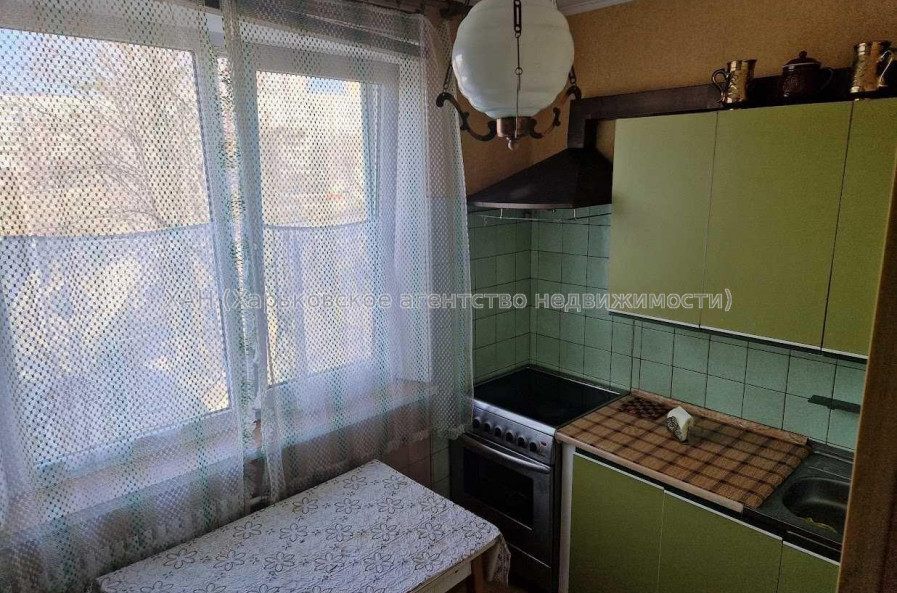 Продам квартиру, Ахсарова Энвера ул. , 1 кім., 33 м², частичный ремонт 