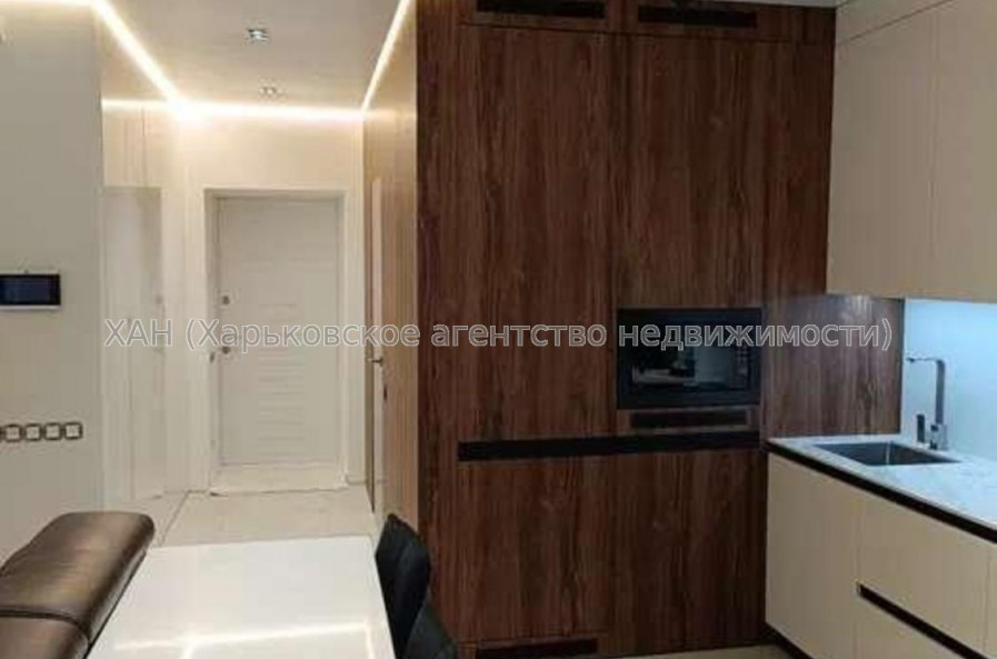 Продам квартиру, Драгоманова ул. , 1  ком., 36 м², капитальный ремонт 