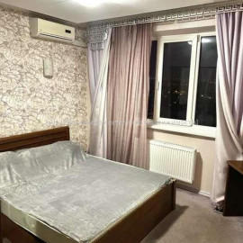 Продам квартиру, Молочная ул. , 2 кім., 51 м², косметический ремонт