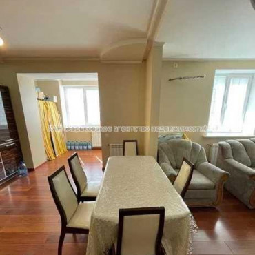 Продам квартиру, Лебединская ул. , 3 кім., 117 м², евроремонт 