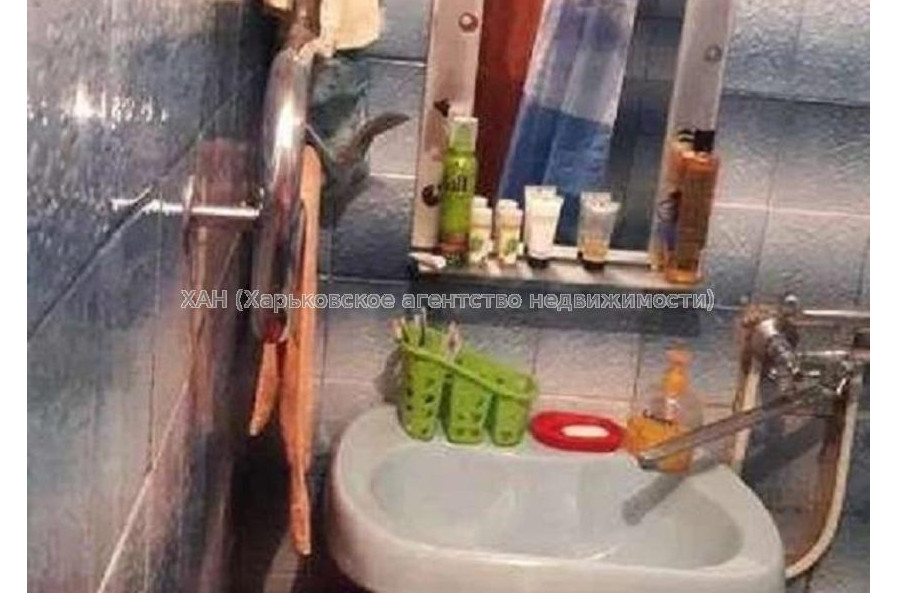 Продам квартиру, Валентиновская ул. , 3  ком., 68 м², косметический ремонт 