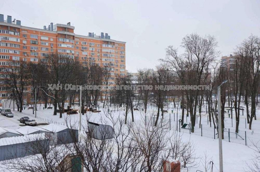 Продам квартиру, Волонтерская ул. , 3  ком., 72 м², капитальный ремонт 
