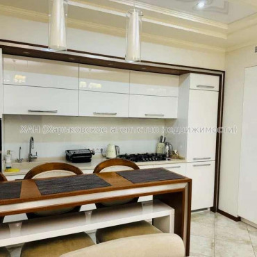 Продам квартиру, Новоалександровская ул. , 3  ком., 106 м², евроремонт 