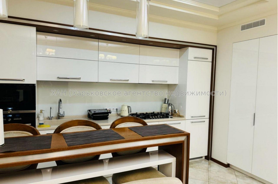 Продам квартиру, Новоалександровская ул. , 3  ком., 106 м², евроремонт 