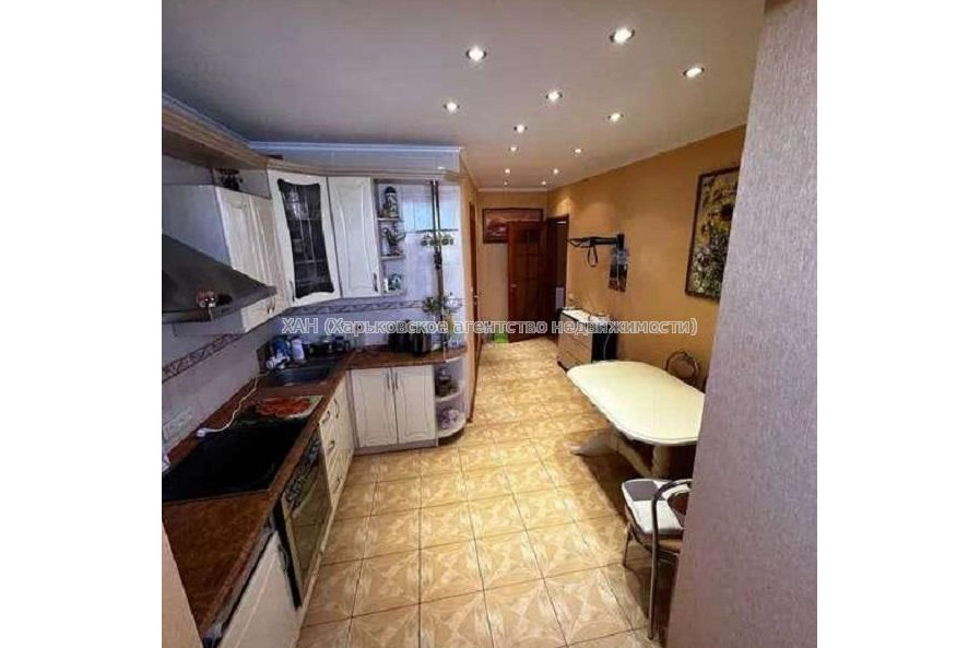 Продам квартиру, Астрономическая ул. , 3  ком., 87 м², косметический ремонт 