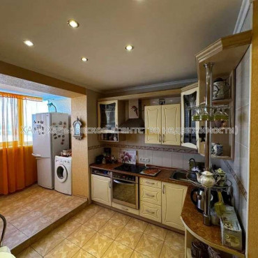 Продам квартиру, Астрономическая ул. , 3  ком., 87 м², косметический ремонт 