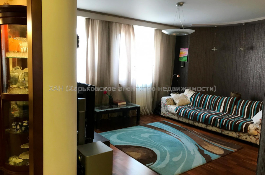 Продам квартиру, Лебединская ул. , 3 , 3  ком., 116 м², евроремонт 