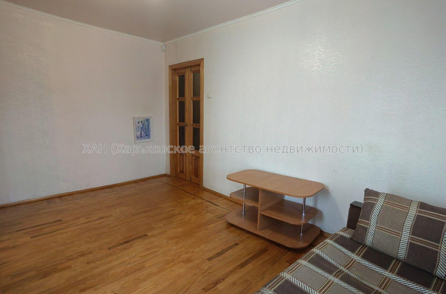 Продам квартиру, Золочевская ул. , 2  ком., 52 м², капитальный ремонт 