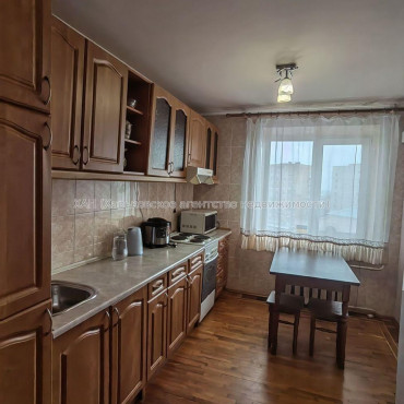 Продам квартиру, Золочевская ул. , 2  ком., 52 м², капитальный ремонт 