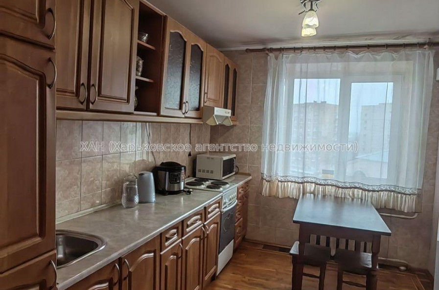Продам квартиру, Золочевская ул. , 2  ком., 52 м², капитальный ремонт 