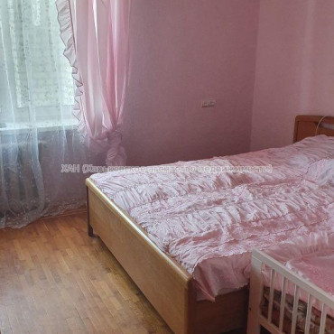 Продам квартиру, Золочевская ул. , 2  ком., 52 м², капитальный ремонт 
