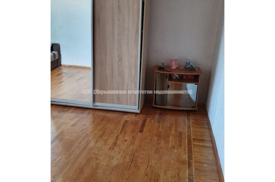 Продам квартиру, Золочевская ул. , 2  ком., 52 м², капитальный ремонт 