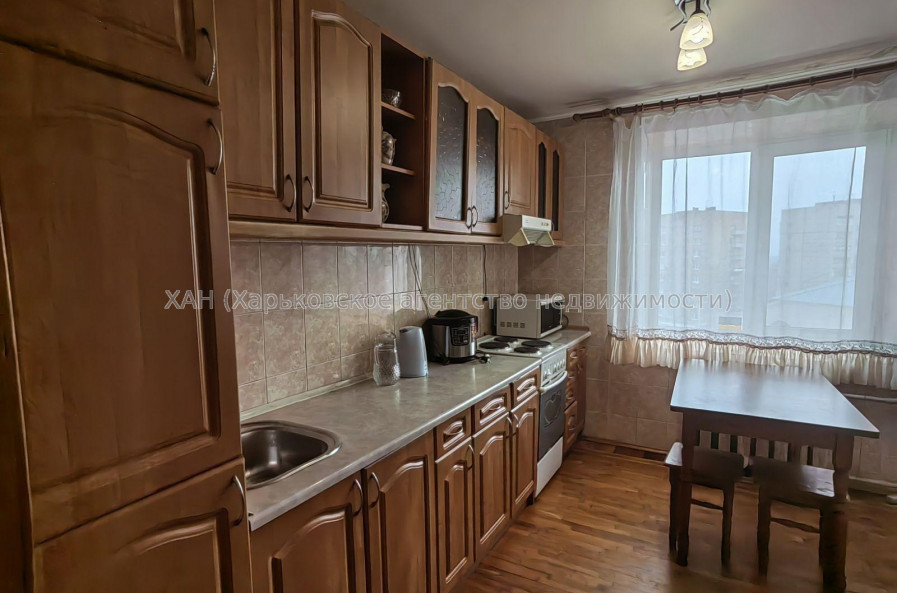 Продам квартиру, Золочевская ул. , 2  ком., 52 м², капитальный ремонт 