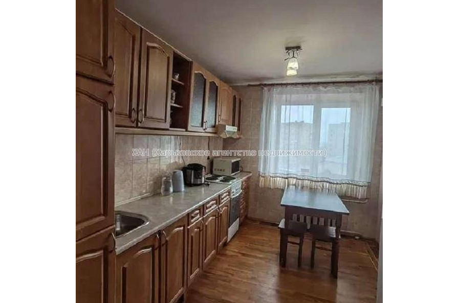 Продам квартиру, Золочевская ул. , 2  ком., 52 м², капитальный ремонт 