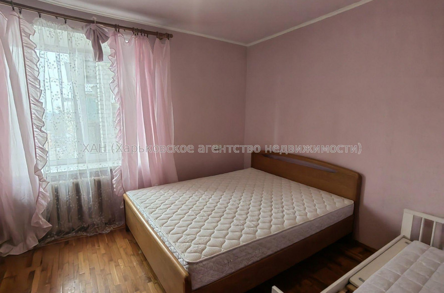 Продам квартиру, Золочевская ул. , 2  ком., 52 м², капитальный ремонт 