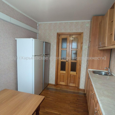 Продам квартиру, Золочевская ул. , 2  ком., 52 м², капитальный ремонт 