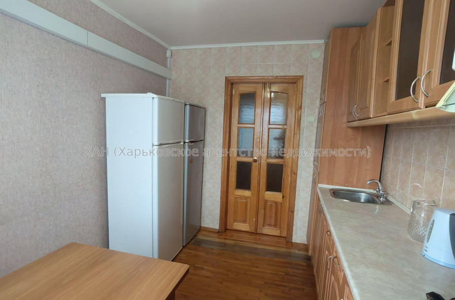 Продам квартиру, Золочевская ул. , 2  ком., 52 м², капитальный ремонт 