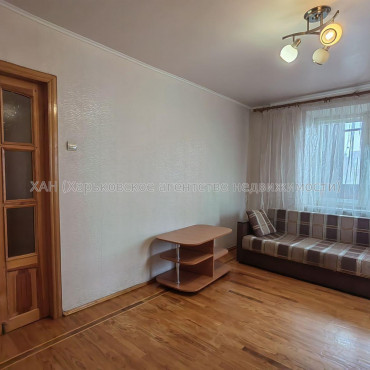 Продам квартиру, Золочевская ул. , 2  ком., 52 м², капитальный ремонт 