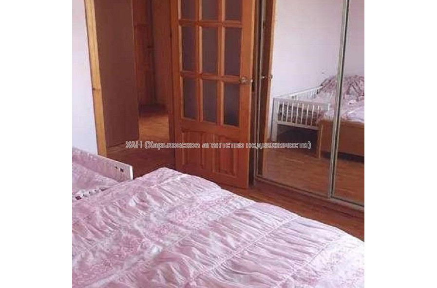 Продам квартиру, Золочевская ул. , 2  ком., 52 м², капитальный ремонт 