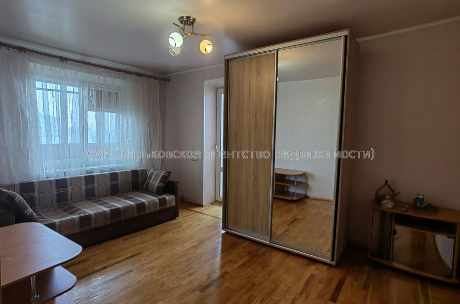 Продам квартиру, Золочевская ул. , 2  ком., 52 м², капитальный ремонт 