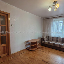 Продам квартиру, Золочевская ул. , 2 кім., 52 м², капитальный ремонт