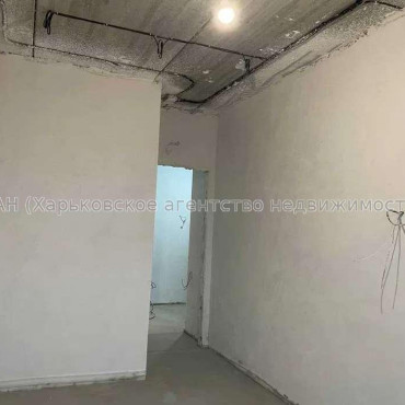 Продам квартиру, Динамовская ул. , 2 кім., 82 м², без внутренних работ 