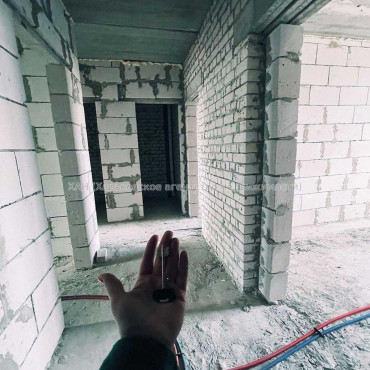 Продам квартиру, Динамовская ул. , 2 кім., 82 м², без внутренних работ 